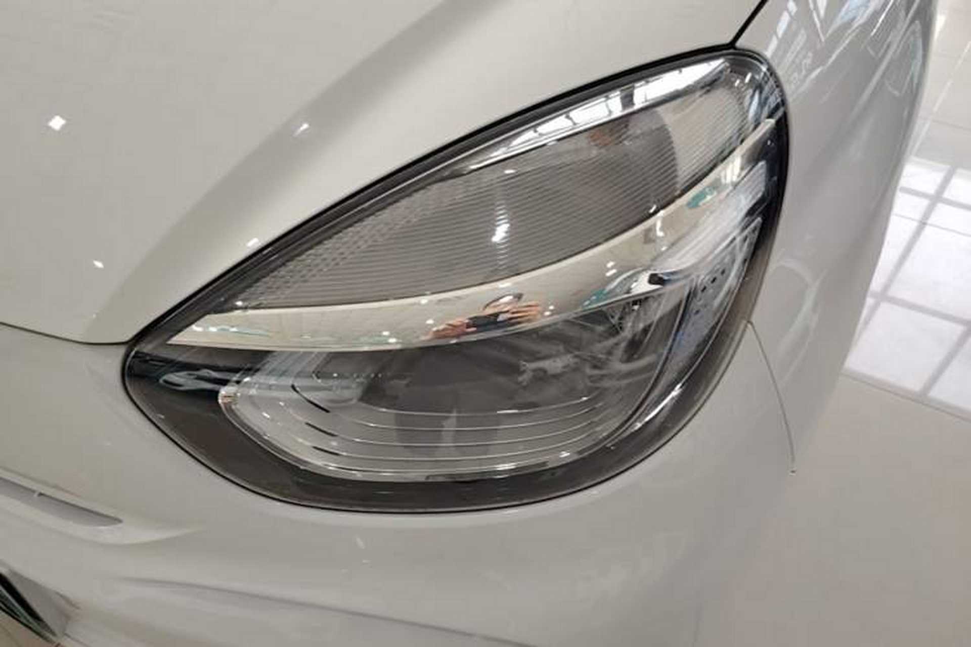 Used Roewe Clever 2021 302 km New Four-Seater Super-Efficient Version Left Front Headlight