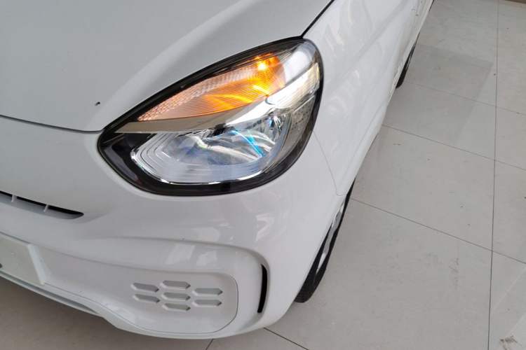 Used Roewe Clever 2021 302 km New Four-Seater Super-Efficient Version Left Front Headlight