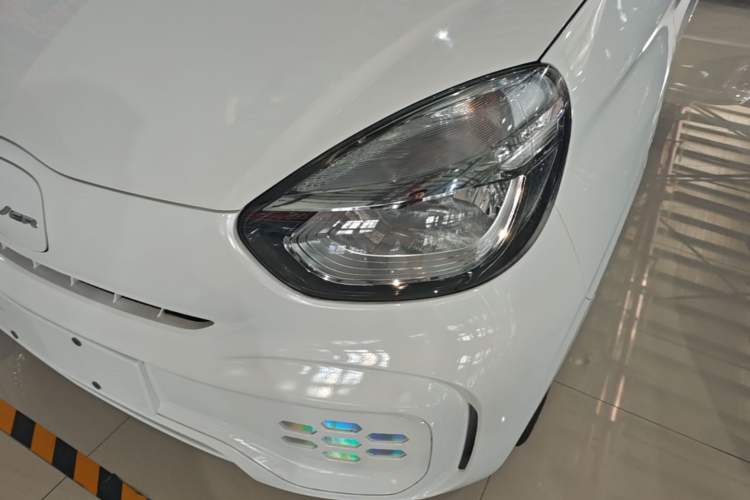 Used Roewe Clever 2021 302 km New Four-Seater Super-Efficient Version Left Front Headlight