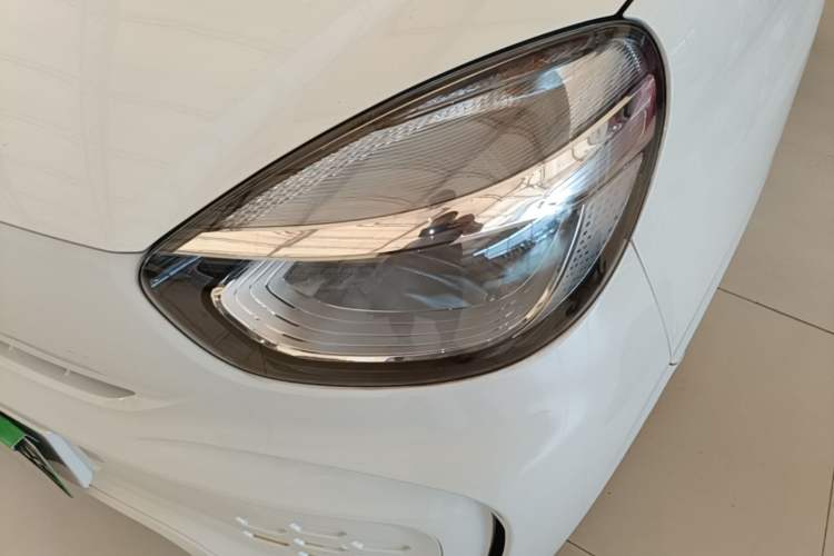 Used Roewe Clever 2021 302 km New Four-Seater Super-Efficient Version Left Front Headlight
