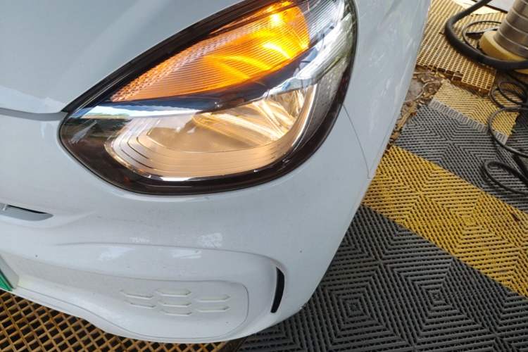 Used Roewe Clever 2021 302 km New Four-Seater Super-Efficient Version Left Front Headlight