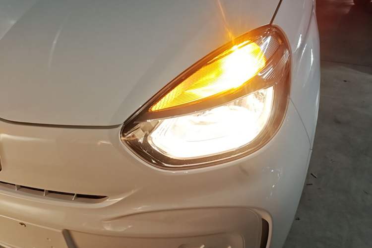 Used Roewe Clever 2021 302 km New Four-Seater Super-Efficient Version Left Front Headlight