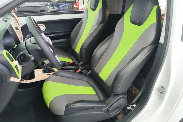 Used Roewe Clever 2021 302 km New Four-Seater Super-Efficient Version Left Front Seat