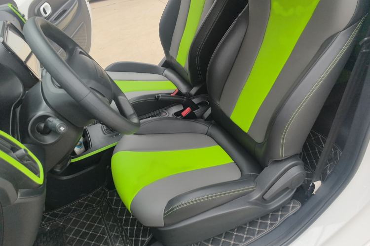 Used Roewe Clever 2021 302 km New Four-Seater Super-Efficient Version Left Front Seat