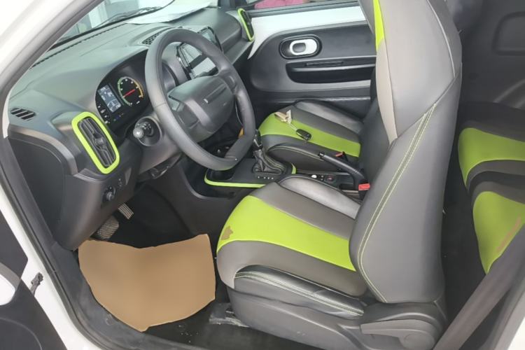 Used Roewe Clever 2021 302 km New Four-Seater Super-Efficient Version Left Front Seat