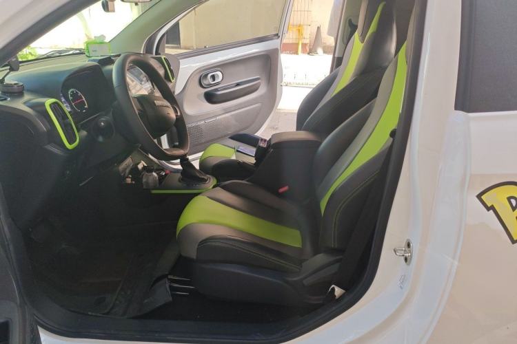 Used Roewe Clever 2021 302 km New Four-Seater Super-Efficient Version Left Front Seat