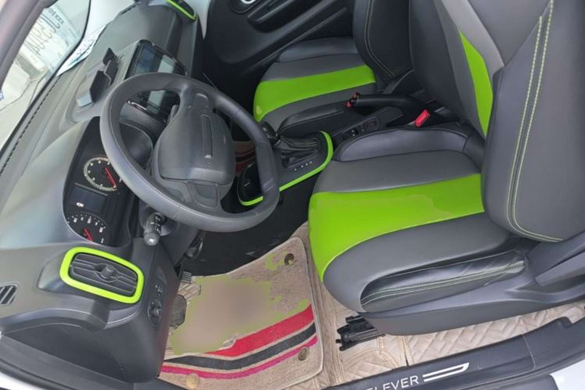 Used Roewe Clever 2021 302 km New Four-Seater Super-Efficient Version Left Front Seat