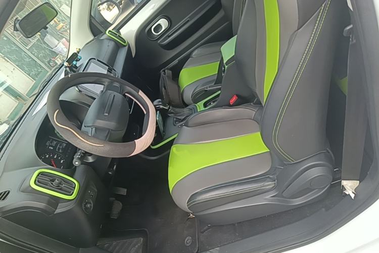 Used Roewe Clever 2021 302 km New Four-Seater Super-Efficient Version Left Front Seat
