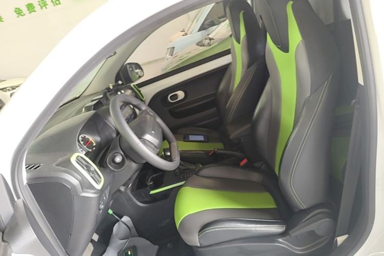 Used Roewe Clever 2021 302 km New Four-Seater Super-Efficient Version Left Front Seat