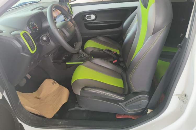 Used Roewe Clever 2021 302 km New Four-Seater Super-Efficient Version Left Front Seat