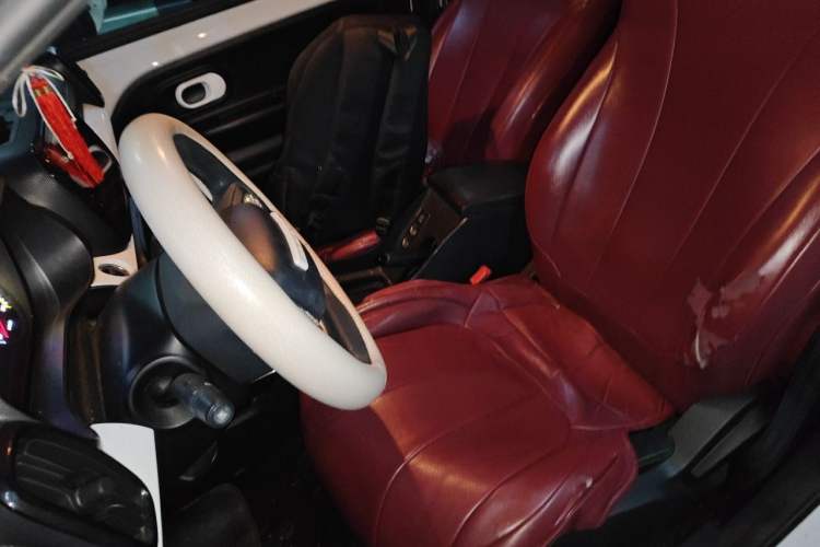 Used Roewe Clever 2021 302 km New Four-Seater Super-Efficient Version Left Front Seat