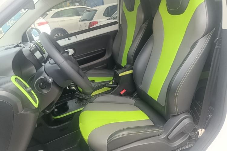 Used Roewe Clever 2021 302 km New Four-Seater Super-Efficient Version Left Front Seat