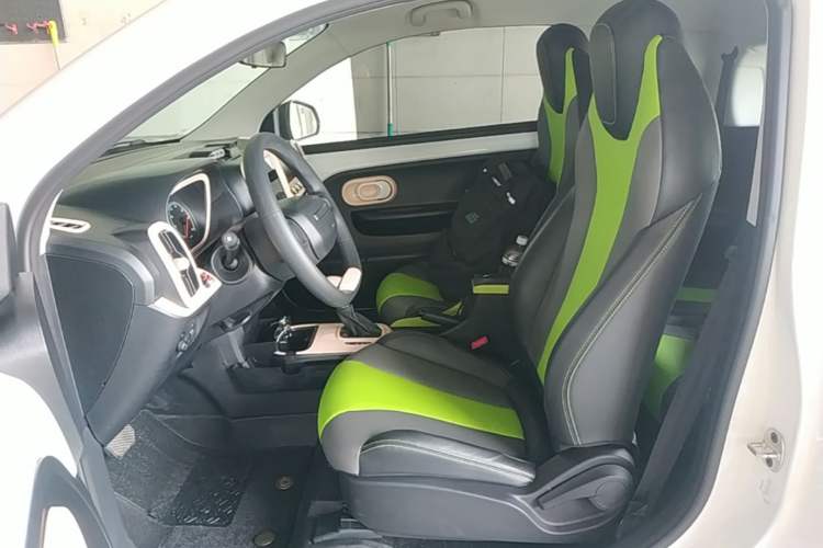 Used Roewe Clever 2021 302 km New Four-Seater Super-Efficient Version Left Front Seat