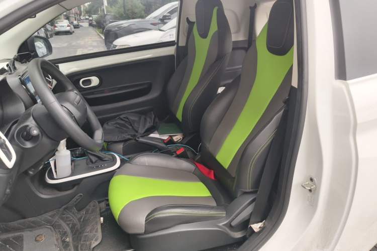 Used Roewe Clever 2021 302 km New Four-Seater Super-Efficient Version Left Front Seat