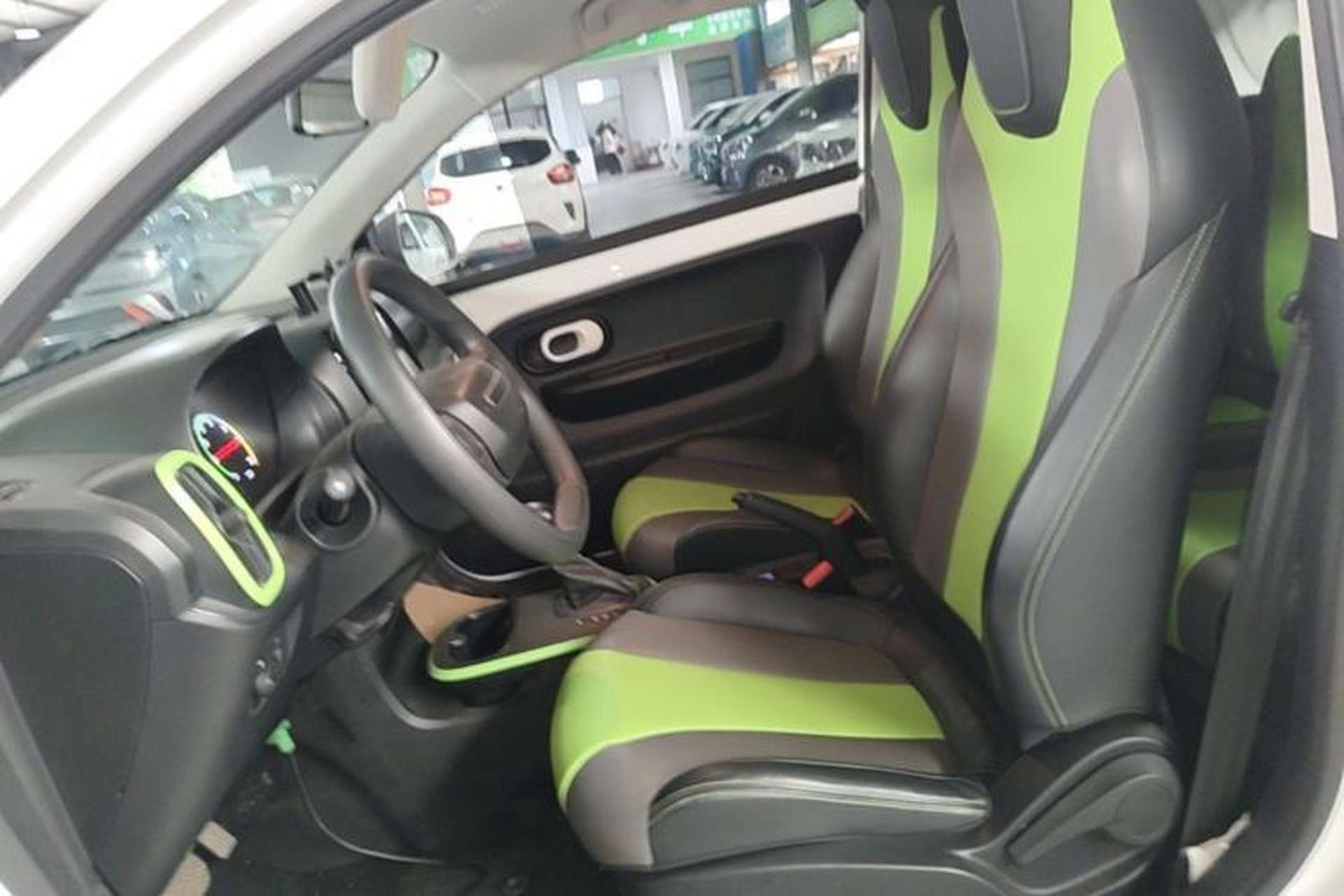 Used Roewe Clever 2021 302 km New Four-Seater Super-Efficient Version Left Front Seat