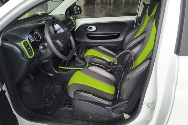 Used Roewe Clever 2021 302 km New Four-Seater Super-Efficient Version Left Front Seat