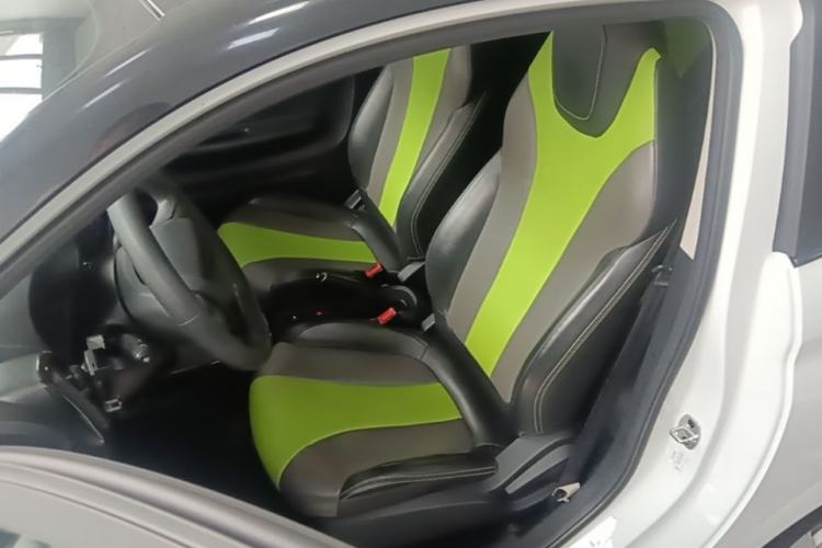 Used Roewe Clever 2021 302 km New Four-Seater Super-Efficient Version Left Front Seat