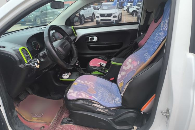 Used Roewe Clever 2021 302 km New Four-Seater Super-Efficient Version Left Front Seat