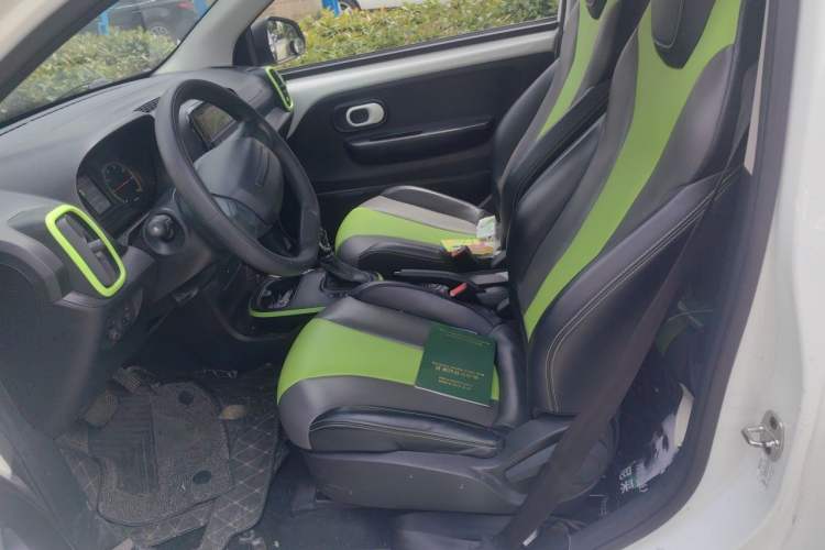 Used Roewe Clever 2021 302 km New Four-Seater Super-Efficient Version Left Front Seat