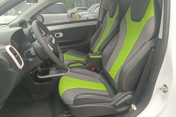 Used Roewe Clever 2021 302 km New Four-Seater Super-Efficient Version Left Front Seat
