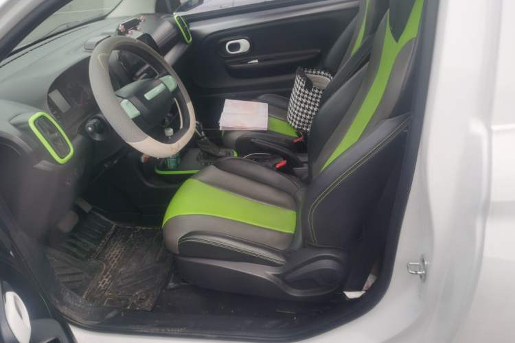 Used Roewe Clever 2021 302 km New Four-Seater Super-Efficient Version Left Front Seat