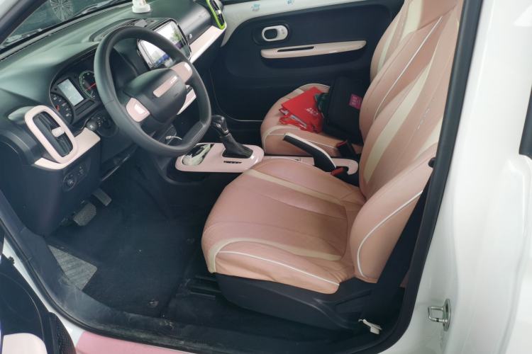 Used Roewe Clever 2021 302 km New Four-Seater Super-Efficient Version Left Front Seat