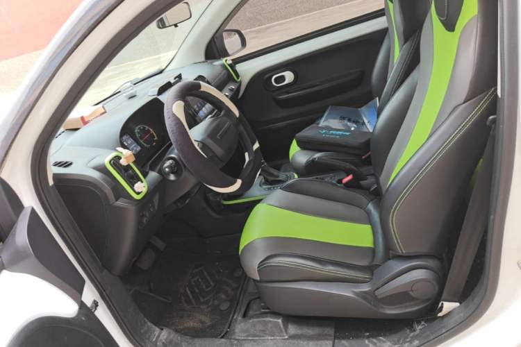 Used Roewe Clever 2021 302 km New Four-Seater Super-Efficient Version Left Front Seat