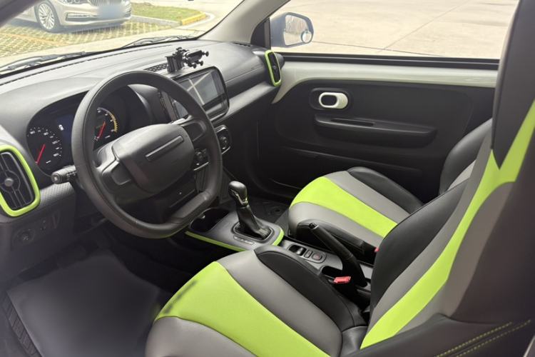 Used Roewe Clever 2021 302 km New Four-Seater Super-Efficient Version Left Front Seat
