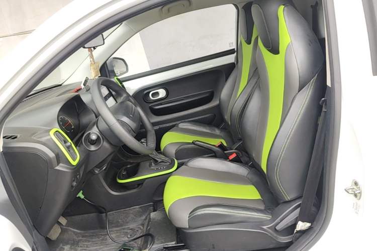 Used Roewe Clever 2021 302 km New Four-Seater Super-Efficient Version Left Front Seat