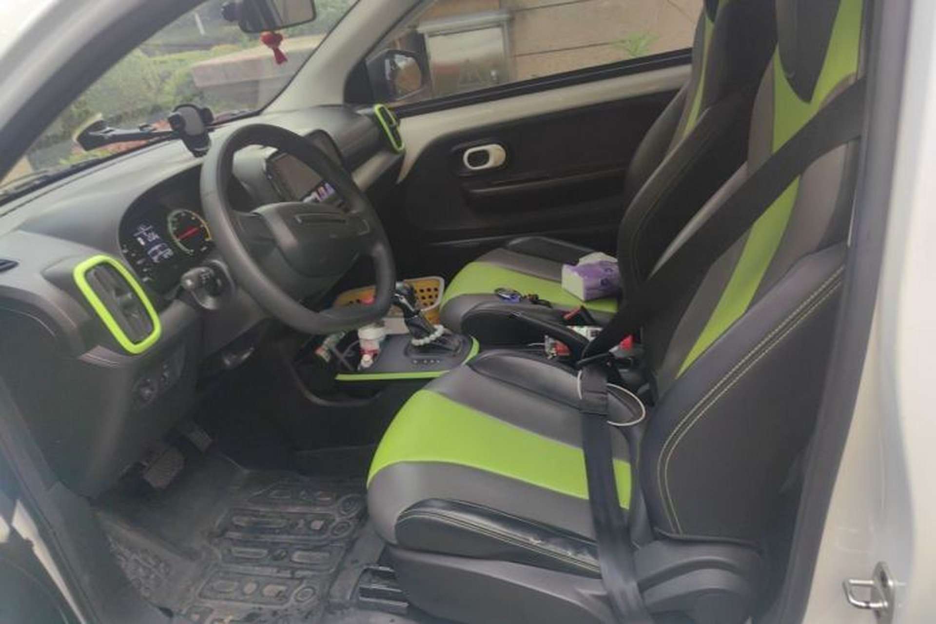 Used Roewe Clever 2021 302 km New Four-Seater Super-Efficient Version Left Front Seat