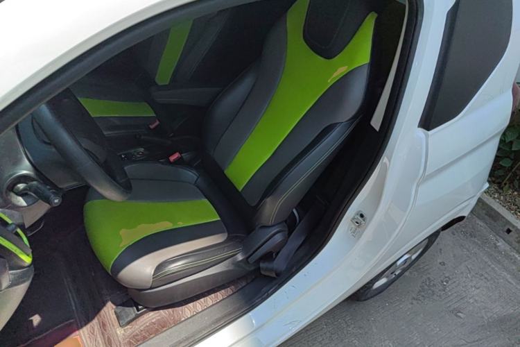 Used Roewe Clever 2021 302 km New Four-Seater Super-Efficient Version Left Front Seat