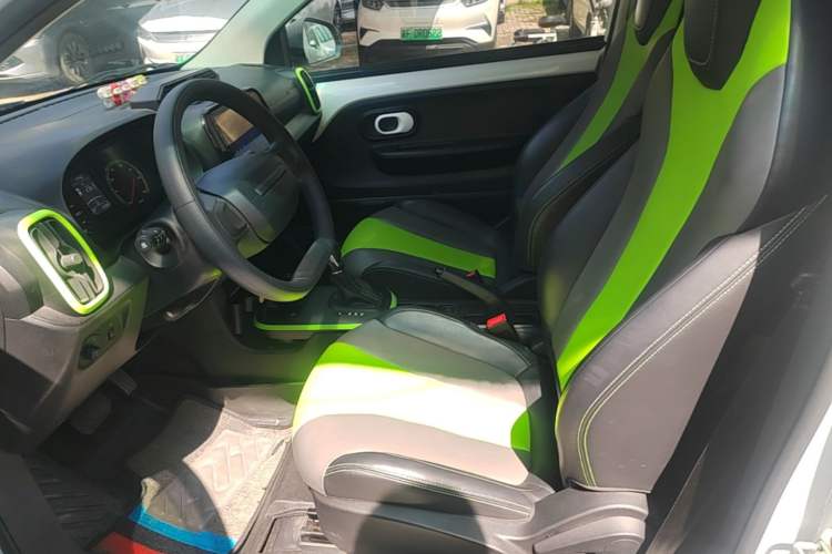 Used Roewe Clever 2021 302 km New Four-Seater Super-Efficient Version Left Front Seat