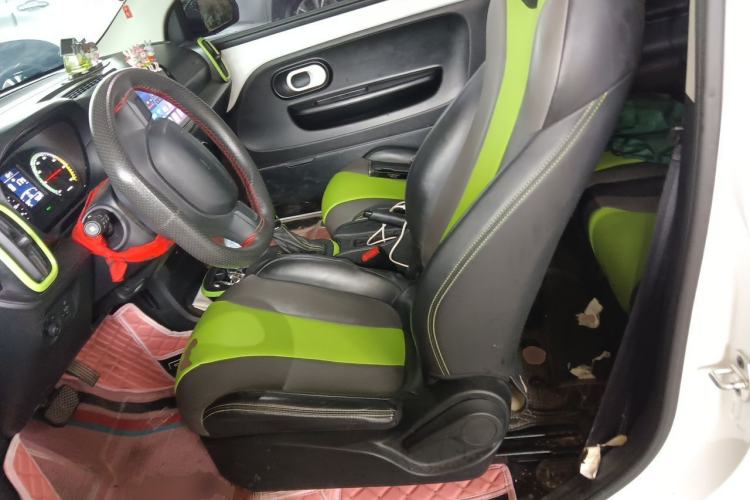 Used Roewe Clever 2021 302 km New Four-Seater Super-Efficient Version Left Front Seat