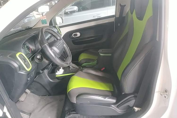 Used Roewe Clever 2021 302 km New Four-Seater Super-Efficient Version Left Front Seat