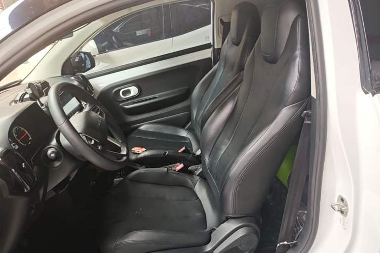 Used Roewe Clever 2021 302 km New Four-Seater Super-Efficient Version Left Front Seat