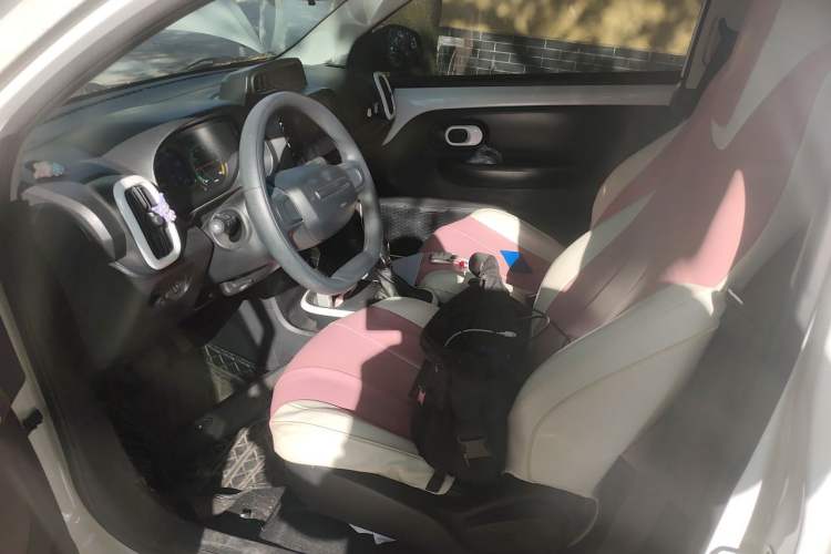 Used Roewe Clever 2021 302 km New Four-Seater Super-Efficient Version Left Front Seat