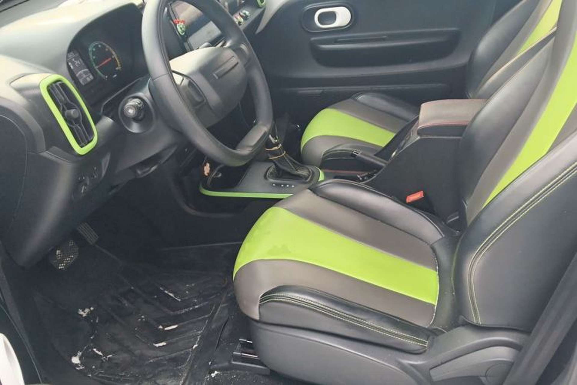 Used Roewe Clever 2021 302 km New Four-Seater Super-Efficient Version Left Front Seat