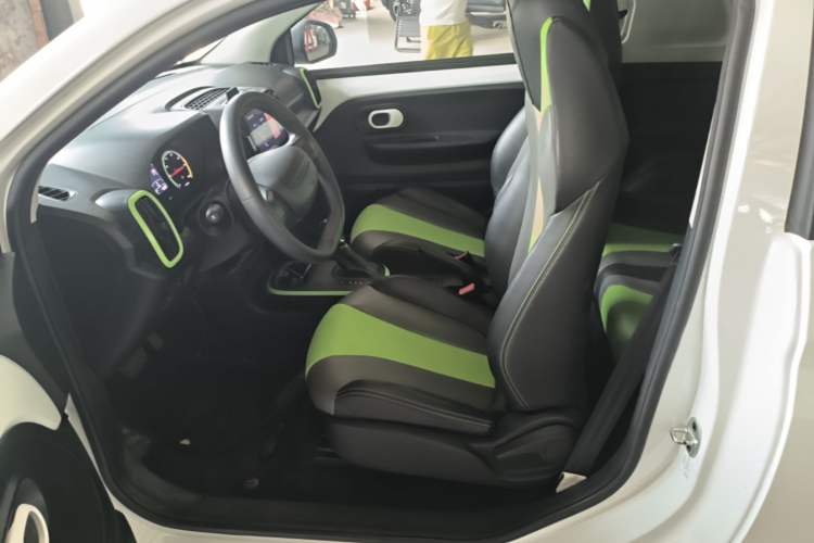 Used Roewe Clever 2021 302 km New Four-Seater Super-Efficient Version Left Front Seat