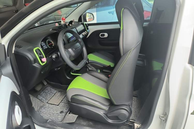 Used Roewe Clever 2021 302 km New Four-Seater Super-Efficient Version Left Front Seat