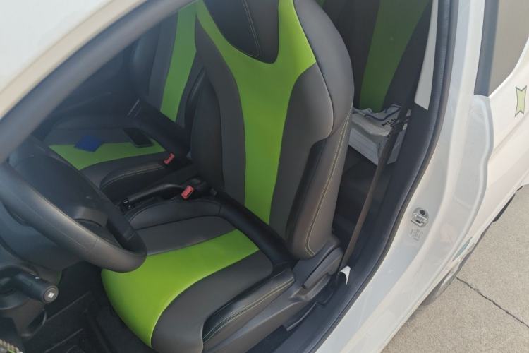 Used Roewe Clever 2021 302 km New Four-Seater Super-Efficient Version Left Front Seat
