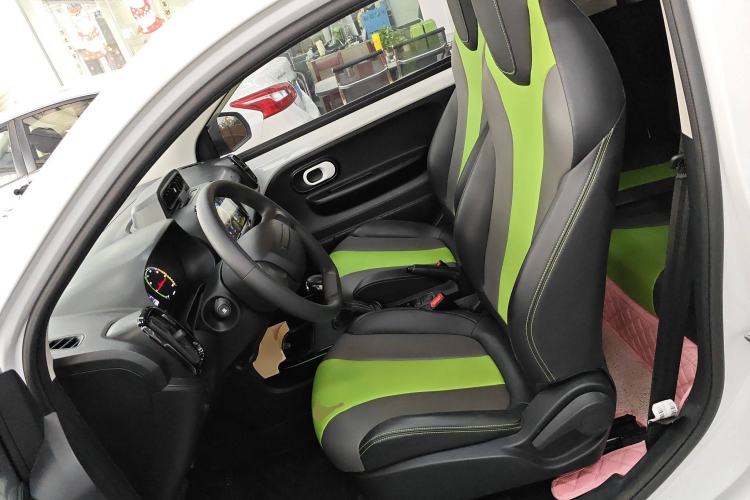 Used Roewe Clever 2021 302 km New Four-Seater Super-Efficient Version Left Front Seat