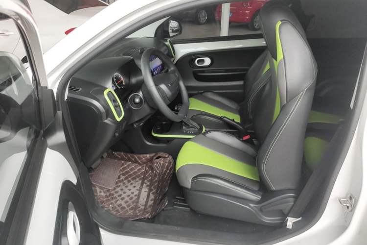 Used Roewe Clever 2021 302 km New Four-Seater Super-Efficient Version Left Front Seat