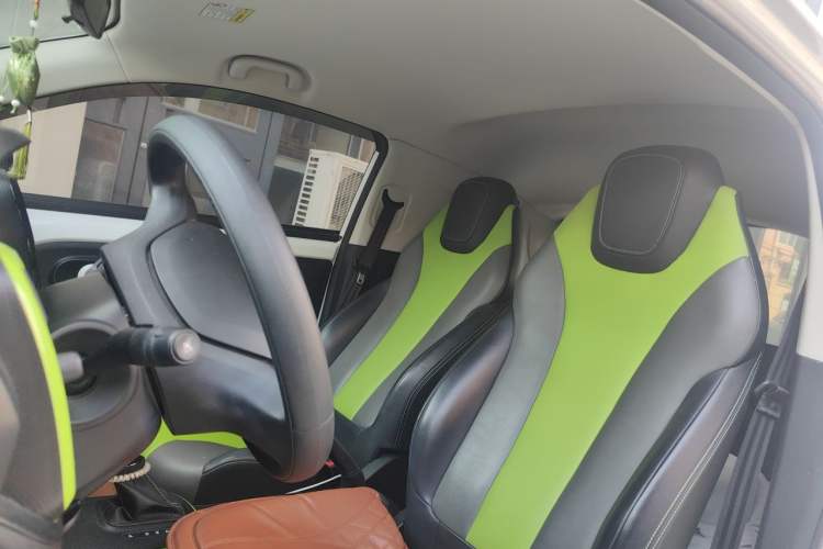 Used Roewe Clever 2021 302 km New Four-Seater Super-Efficient Version Left Front Seat