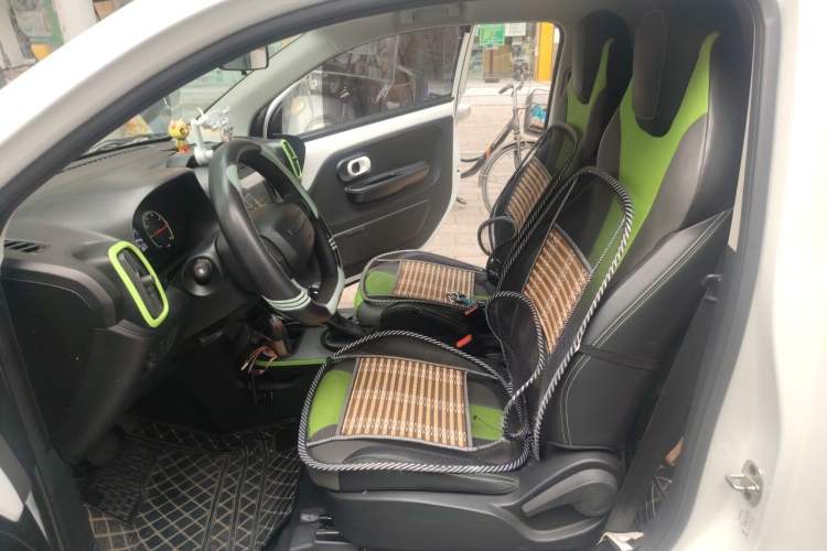 Used Roewe Clever 2021 302 km New Four-Seater Super-Efficient Version Left Front Seat