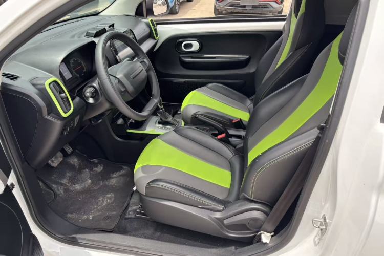 Used Roewe Clever 2021 302 km New Four-Seater Super-Efficient Version Left Front Seat