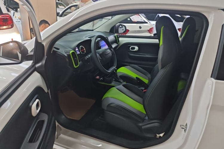 Used Roewe Clever 2021 302 km New Four-Seater Super-Efficient Version Left Front Seat