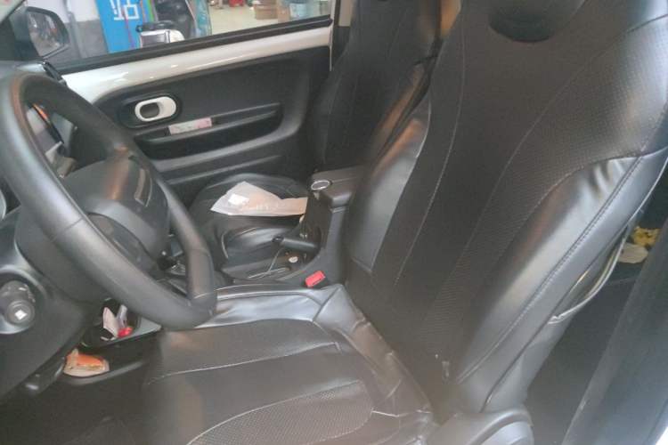 Used Roewe Clever 2021 302 km New Four-Seater Super-Efficient Version Left Front Seat