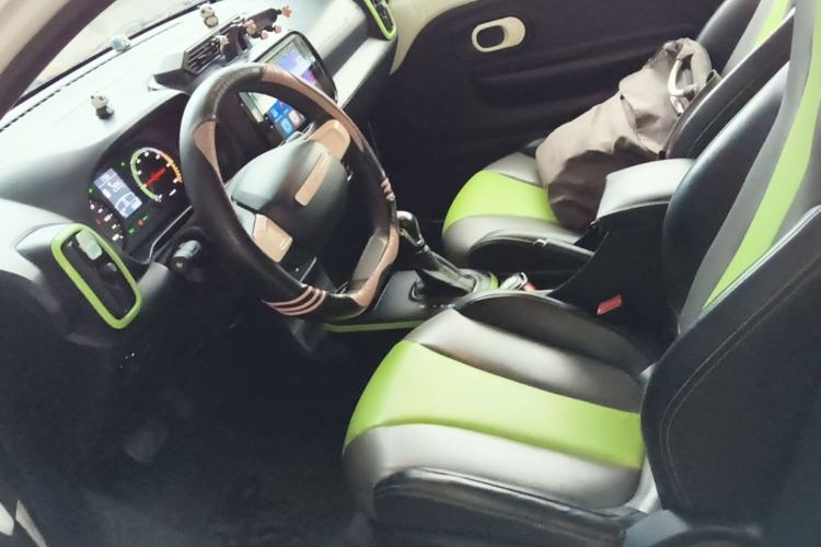 Used Roewe Clever 2021 302 km New Four-Seater Super-Efficient Version Left Front Seat