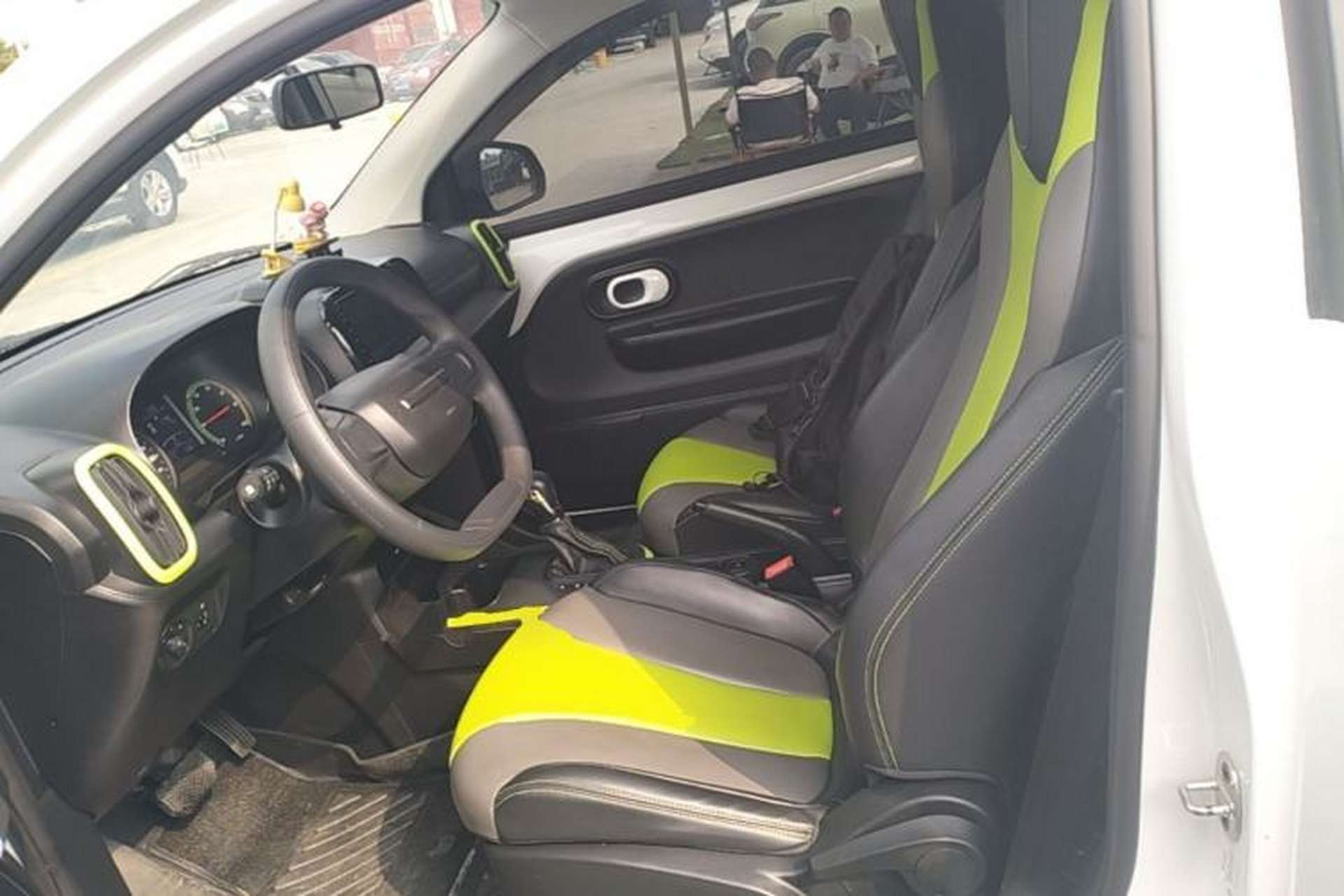 Used Roewe Clever 2021 302 km New Four-Seater Super-Efficient Version Left Front Seat