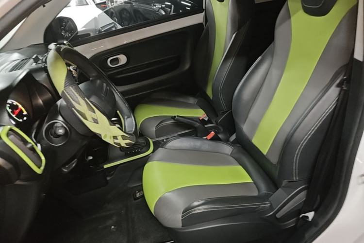 Used Roewe Clever 2021 302 km New Four-Seater Super-Efficient Version Left Front Seat